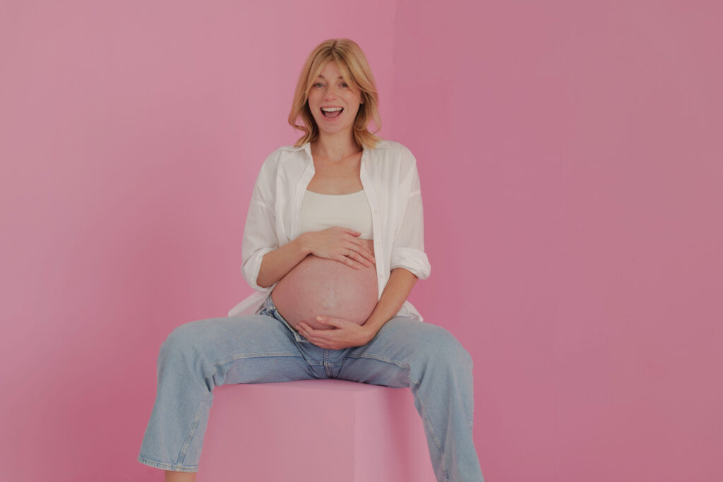 Babybauch fotoshooting im Studio